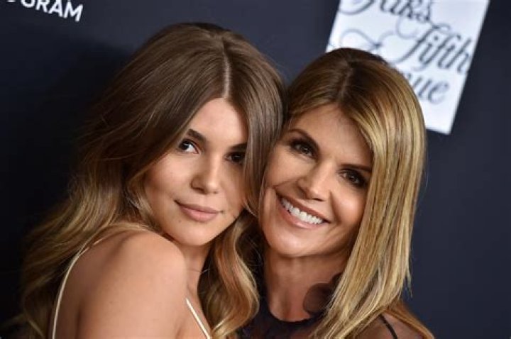 Lori Loughlin’s Daughter Olivia Jade’s Resume Claimed She Was Gold Medal Winning Rower