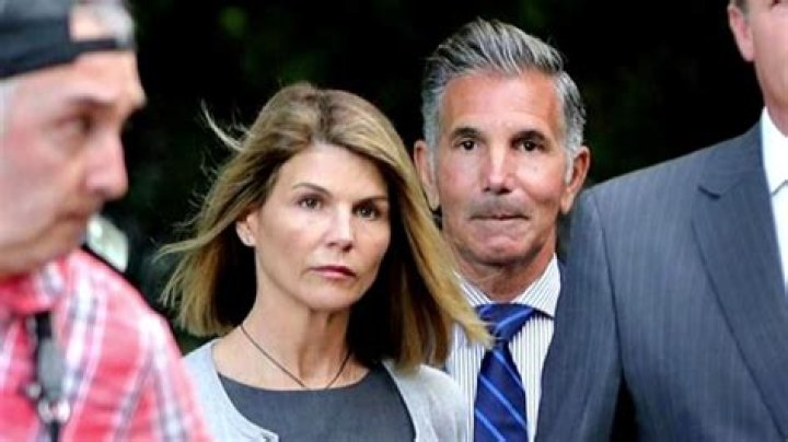 Lori Loughlin’s Former ‘Fuller House’ Co-Stars Worried About Her As Prison Sentence Looms Closer