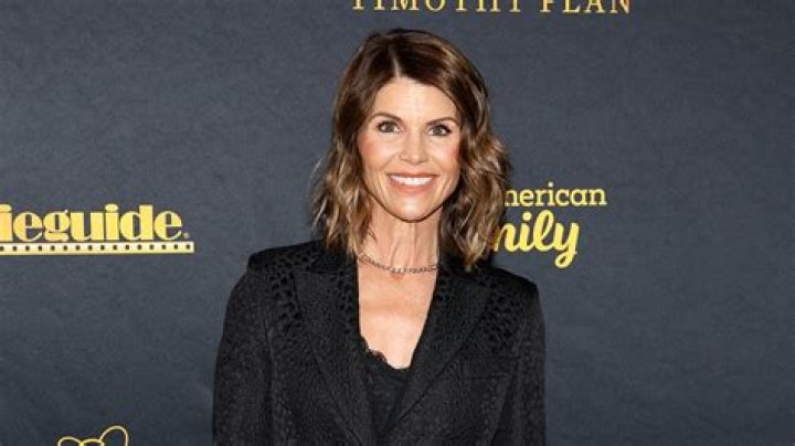 Lori Loughlin’s ‘Full House’ Cast Concerned Amid College Admissions Scandal – Hollywood Life