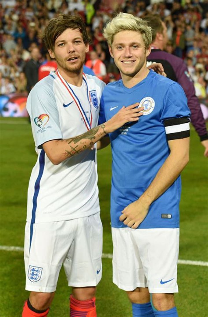 Louis Tomlinson & Niall Horan Had A Glastonbury Reunion: Photos – Hollywood Life