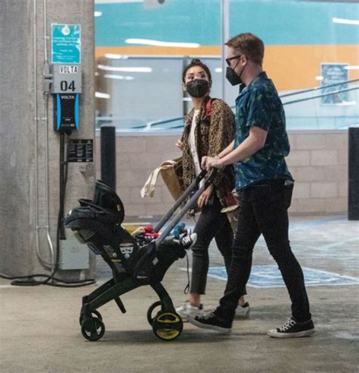 Macaulay Culkin & Brenda Song Take Son Dakota Shopping: Photo – Hollywood Life
