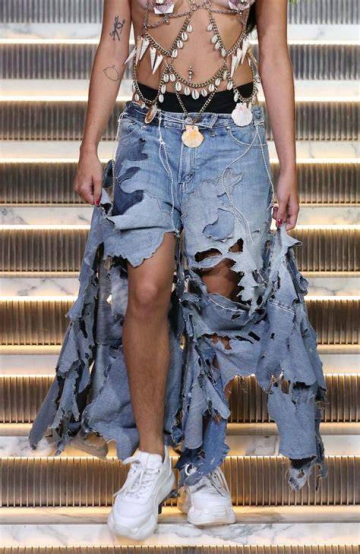 Madonna’s Daughter, 21, Wears Just A Seashell Bra & Shows Off Unshaven Legs On NYFW Runway — Pic