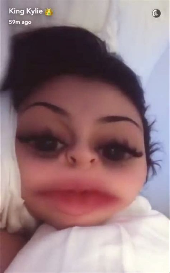 Makes Fun Of Herself With Snapchat filter – Hollywood Life