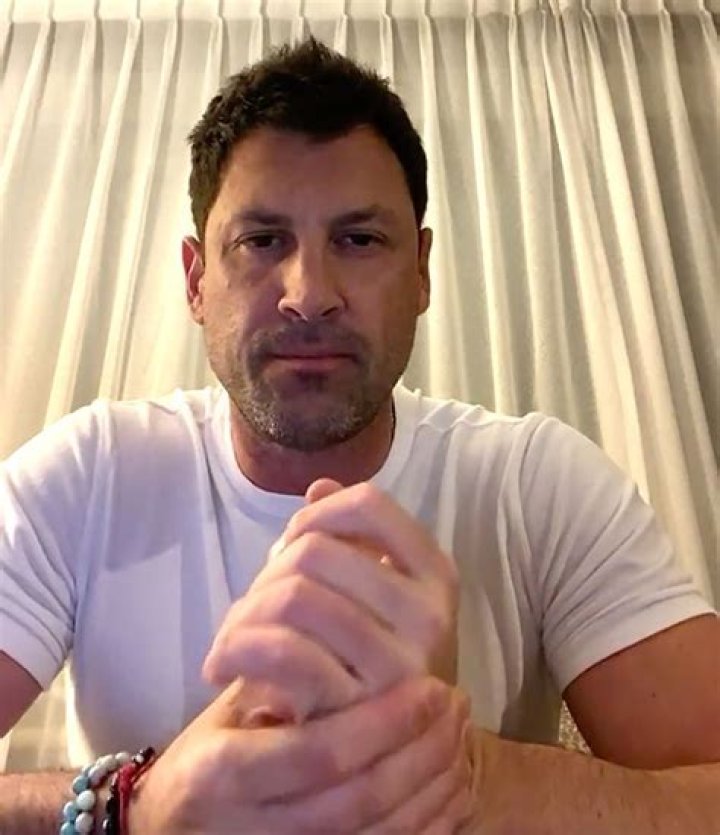 Maks Chmerkovskiy Documents Ukraine Refugees Crossing Border To Poland After ‘3 Hour Lines’