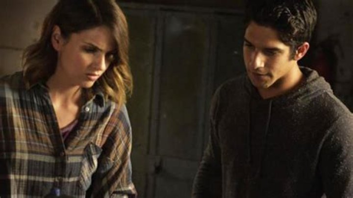 Malia & Scott Kiss — Season 6 Episode 16 Recap – Hollywood Life
