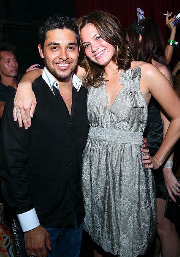 Mandy Moore & Ex Wilmer Valderrama Reunite For Her New Music Video – Hollywood Life