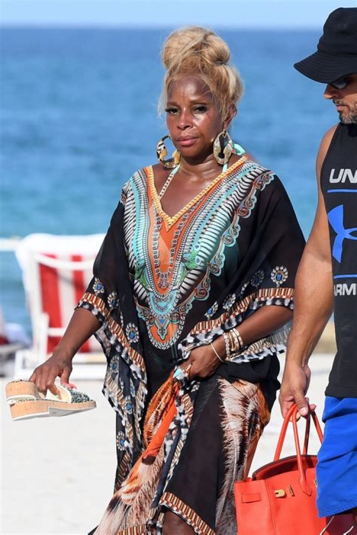 Mary J. Blige’s Blue Bikini In Miami – Photos – Hollywood Life