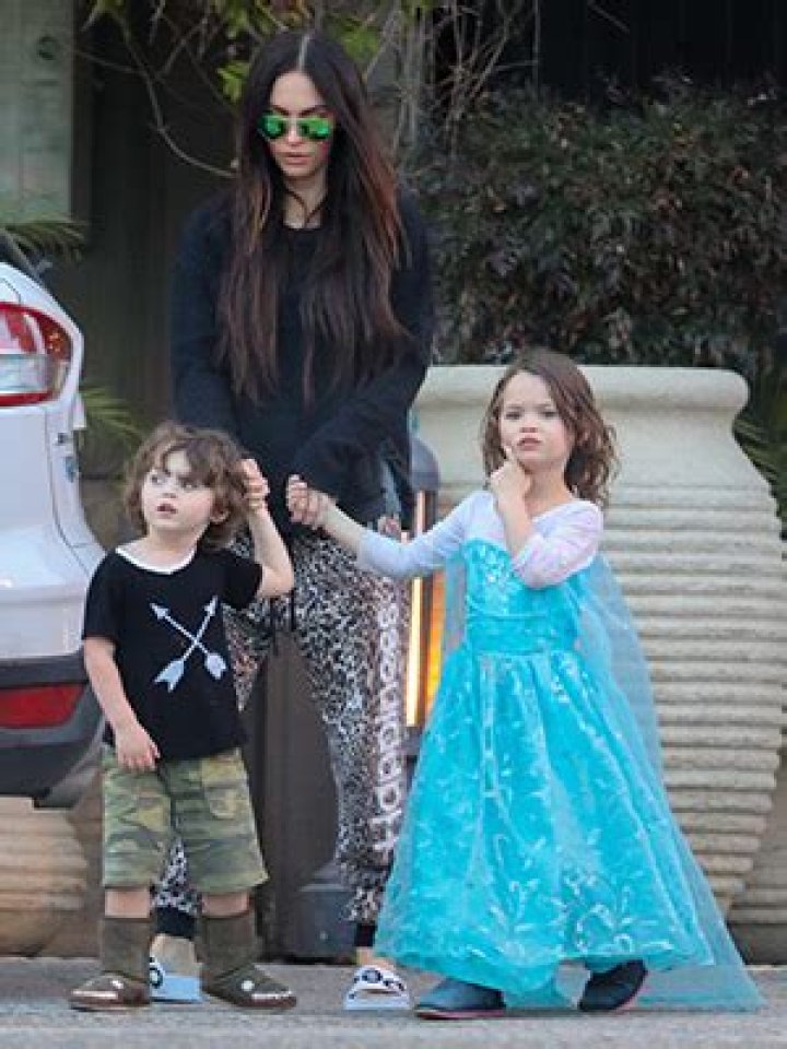 Megan Fox’s Son, 5, Rocks Dress After Parents Defend Clothing Choices – Hollywood Life