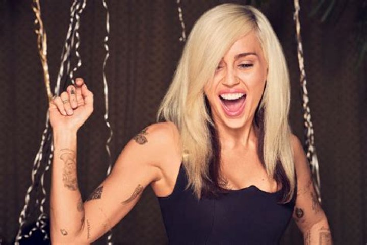 Miley Cyrus Looks Incredible In Low-Cut Tank Top While Makeup-Free In New Photos