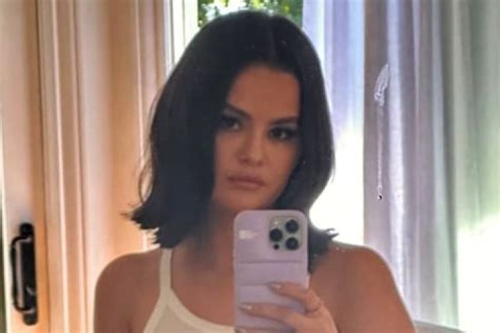 Miley Cyrus Mocks Selena Gomez’s Sexy Selfie – See The Diss Pic
