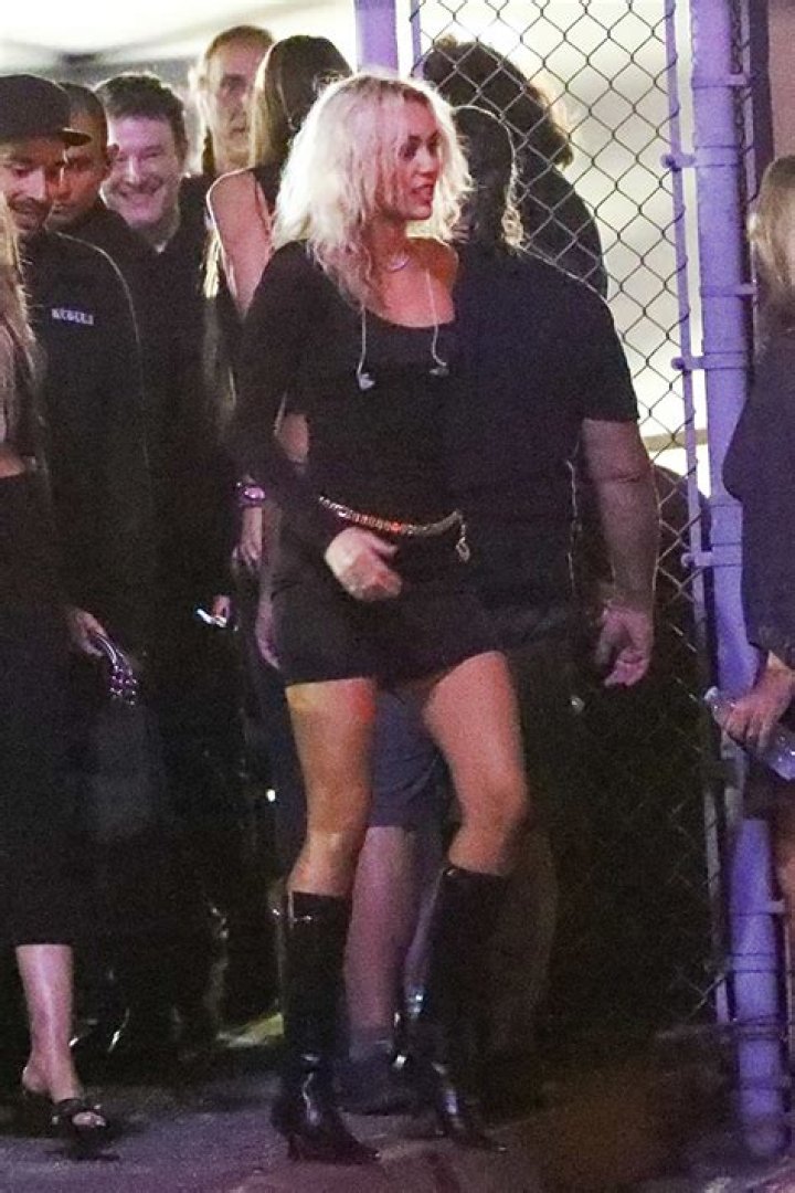 Miley Cyrus’ Outfit For The Taylor Hawkins Tribute: Photo – Hollywood Life