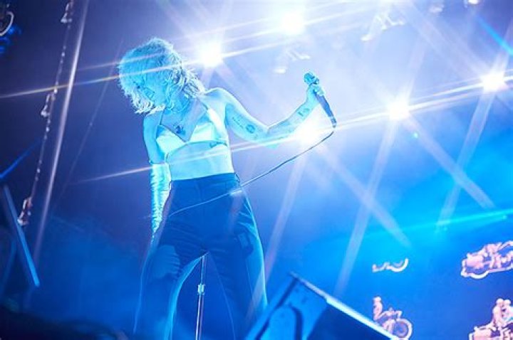 Miley Cyrus Wears Silver Bikini Top At BottleRock 2021 — Pics – Hollywood Life