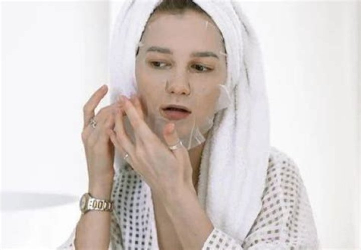 Miranda Kerr Sleeps in This Face Mask for ‘Plump & Dewy’ Skin