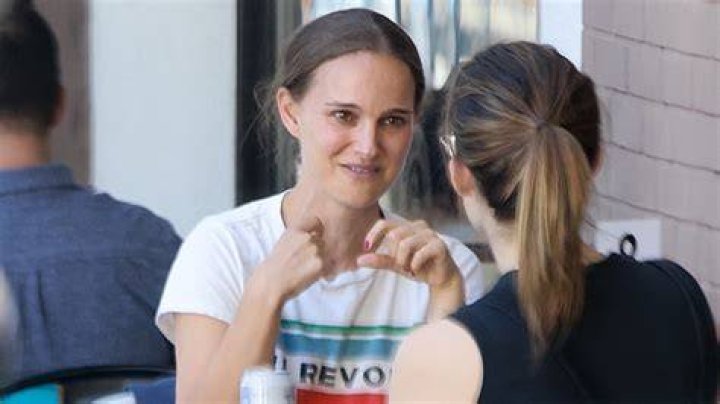 Natalie Portman Goes Makeup-Free For Lunch In L.A. With A Friend – Hollywood Life