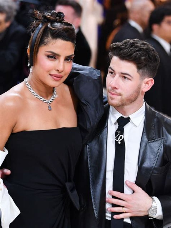 Nick Jonas & Priyanka Chopra Enjoy A Beach Day With Daughter: Photos – Hollywood Life