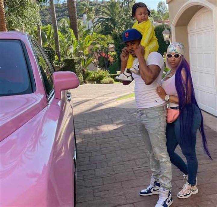 Nicki Minaj’s New Man Kenneth ‘Zoo’ Petty Grabs Her Thigh In IG Pic & Her Fans Have Mixed Reactions