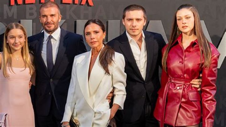 Nicola Pelta Poses With ‘Baby Sis’ Harper Beckham at Victoria’s Show – Hollywood Life