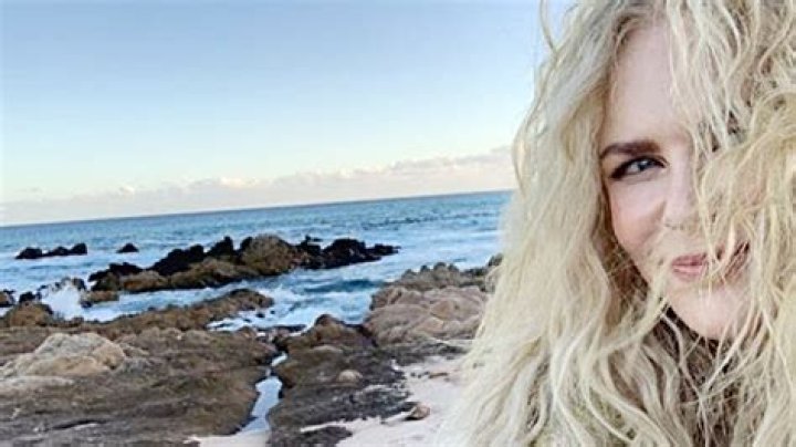 Nicole Kidman’s Beach Selfie — Makeup Free Pic At 51 – Hollywood Life