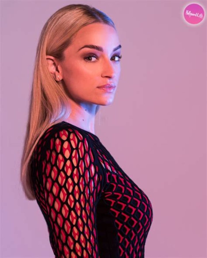 NYCC 2018 Portrait Studio — Exclusive Photos Of ‘Siren’ Cast & More – Hollywood Life