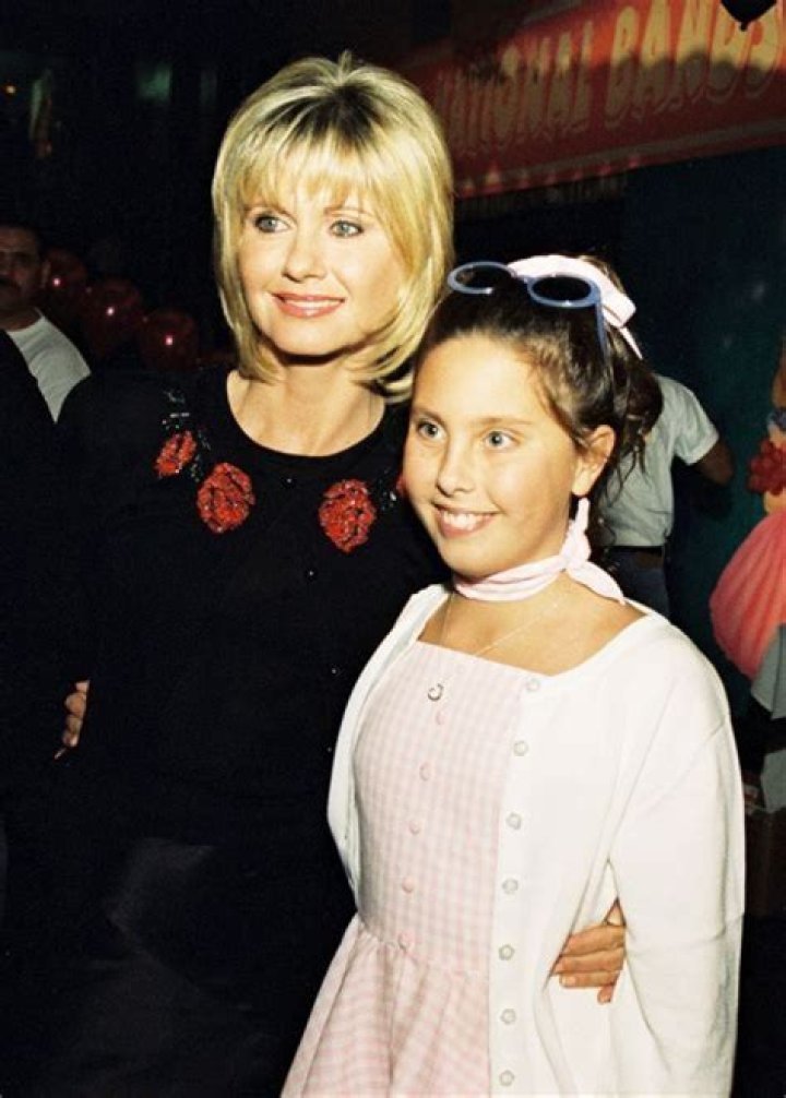 Olivia Newton-John’s Daughter Chloe Lattanzi’s Reaction To Her Death – Hollywood Life