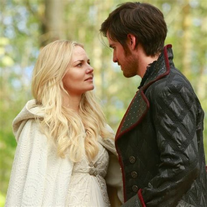 ‘Once Upon A Time’ Hook & Emma — Photos