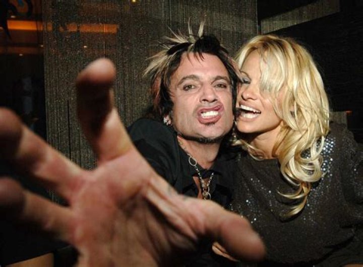 Pamela Anderson & Tommy Lee’s Relationship Timeline: Photos – Hollywood Life