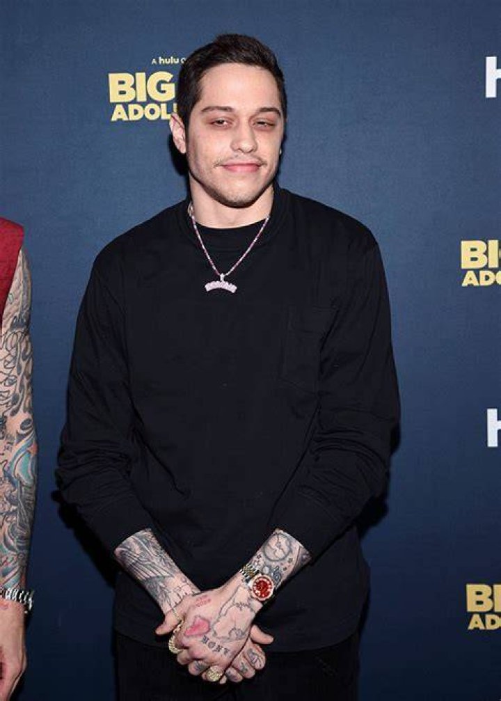 Pete Davidson Shows Off Calvin Klein Boxers & NY Giants Tattoo – Hollywood Life