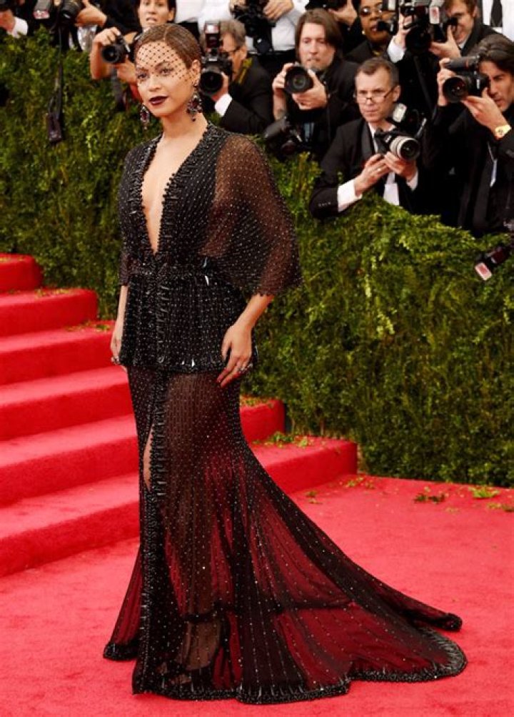 [PHOTOS] Beyonce’s Met Gala Dress — Stuns In Sheer Givenchy – Hollywood Life