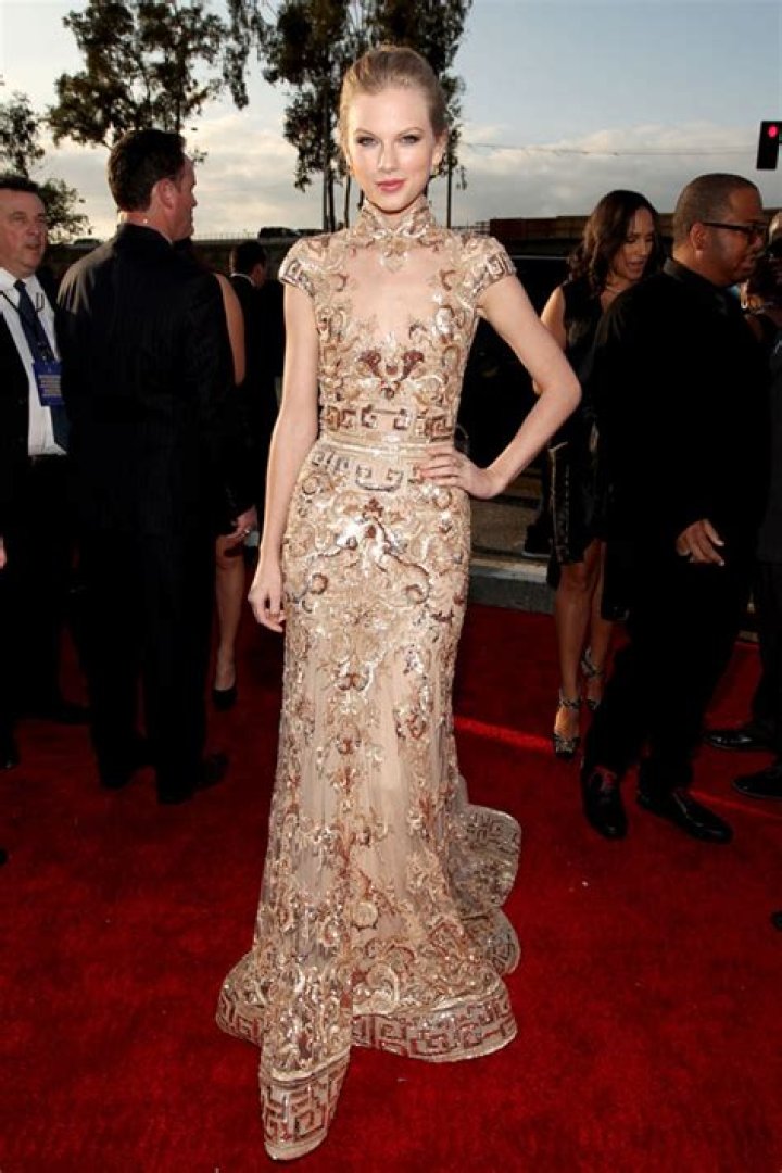 [Photos] Grammys Red Carpet 2012 Pics – Hollywood Life