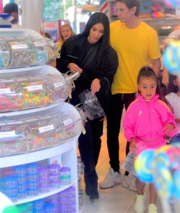 Photos of Kardashians & More With Sweets – Hollywood Life