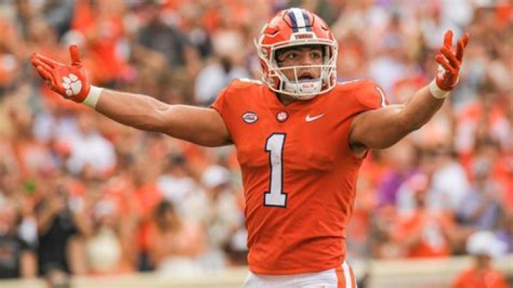 Photos Of The Clemson Tigers Star Quarterback – Hollywood Life