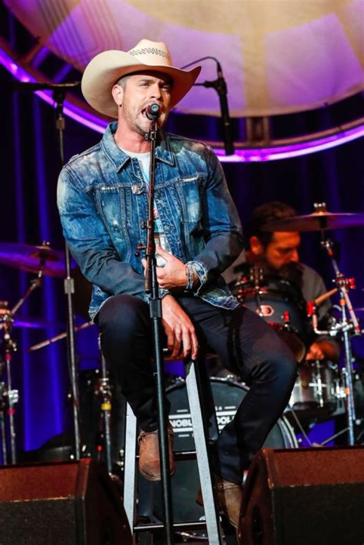 Photos Of The Country Singer – Hollywood Life
