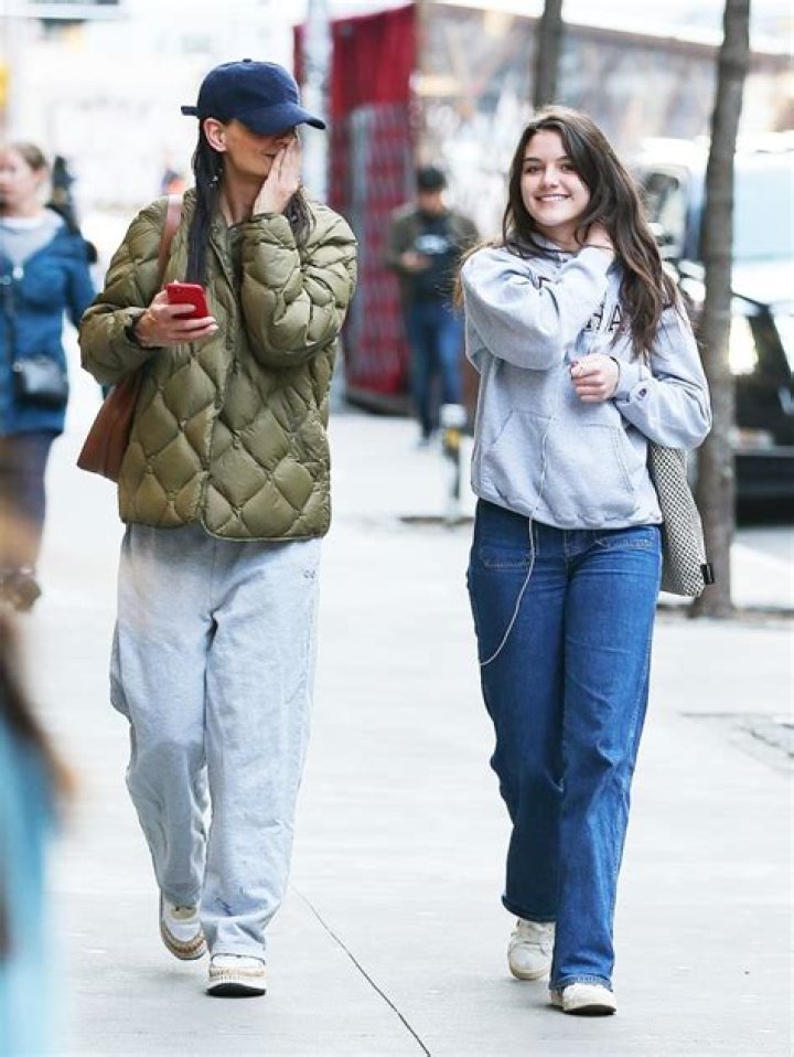 Photos Of Tom Cruise & Katie Holmes’ Daughter – Hollywood Life
