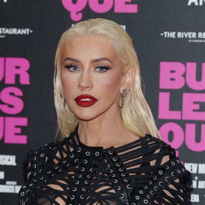 [PIC] Christina Aguilera Topless Selfie Teases ‘Personal Stuff’ For Fans – Hollywood Life