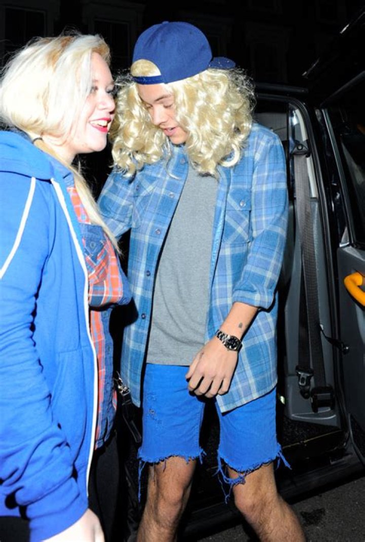 [PIC] Harry Styles In Blond Wig — 1D Singer Wears A Funny Costume – Hollywood Life