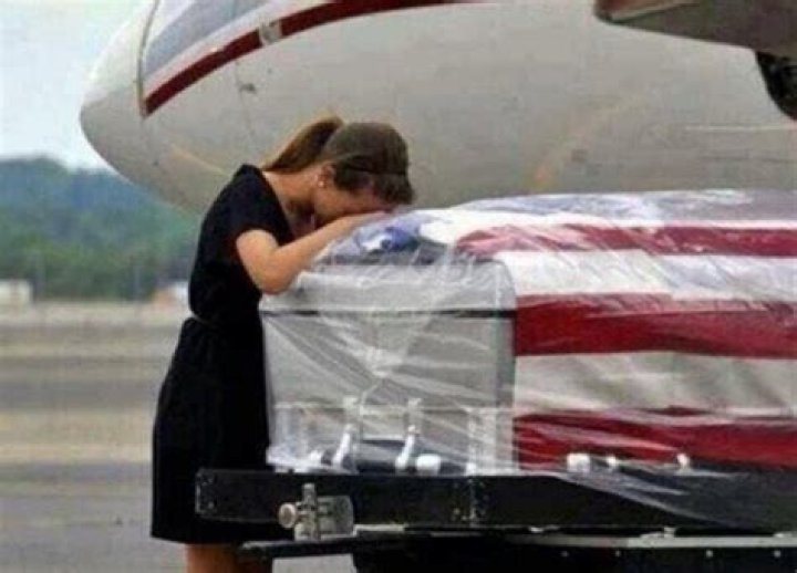 [PIC] Lea Michele Grieving Cory Monteith’s Death — Is The Photo A Phony? – Hollywood Life