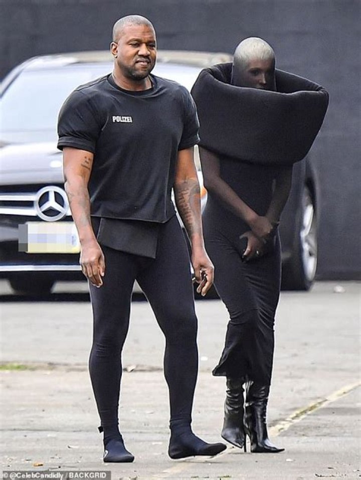 [PIC] North West & Kanye West Look Exactly Alike In Throwback Photo – Hollywood Life