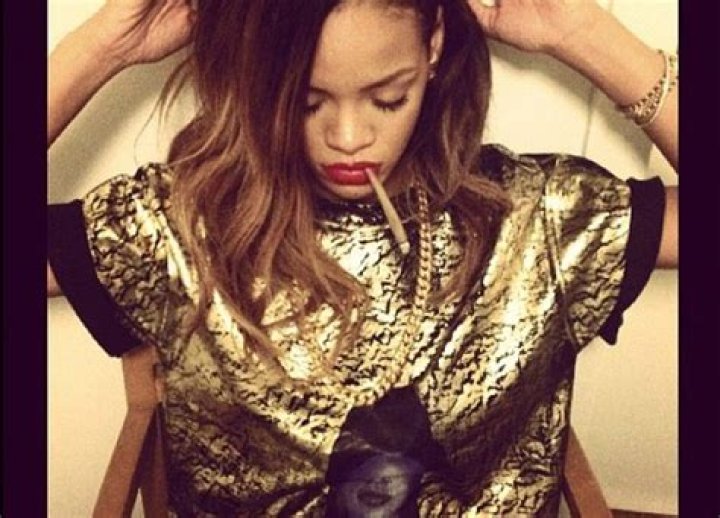 [PIC] Rihanna Smoking Marijuana — Posts Instagram Pic With Roll-Up – Hollywood Life