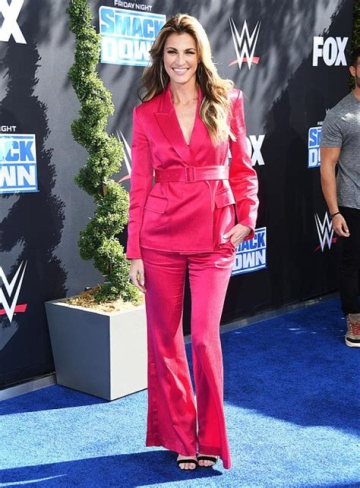 [PICS] Erin Andrews – Hollywood Life