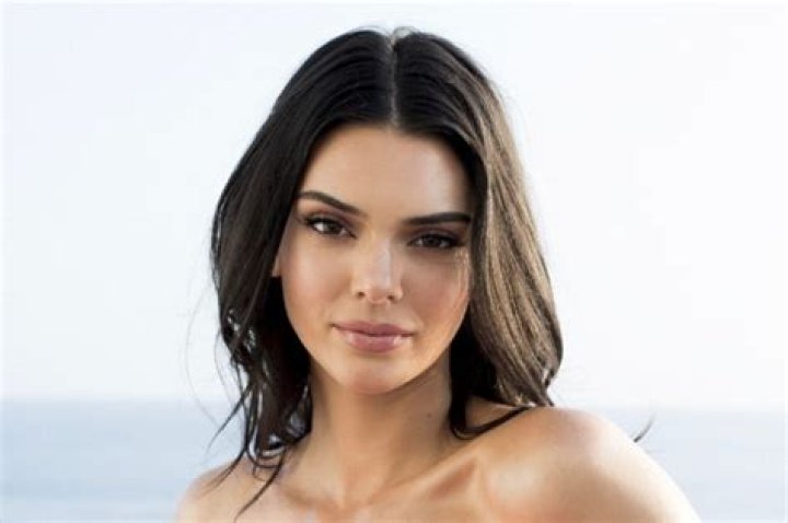 [PICS] Kendall Jenner’s Nipples On Display In Australia — See The Braless Pic – Hollywood Life