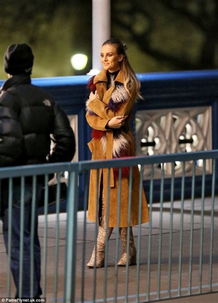 [PICS] Leon King & Perrie Edwards Dating? He Visits Her Music Video Set – Hollywood Life