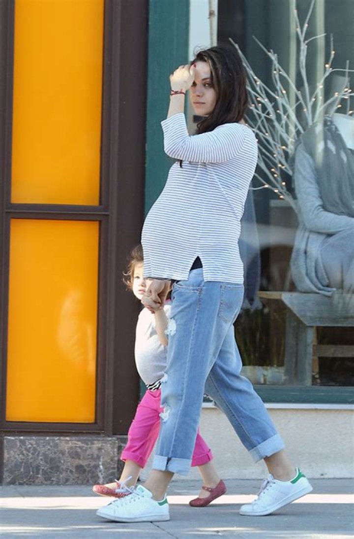 [PICS] Mila Kunis Maternity Pictures — See The Star’s Pregnancy Looks – Hollywood Life