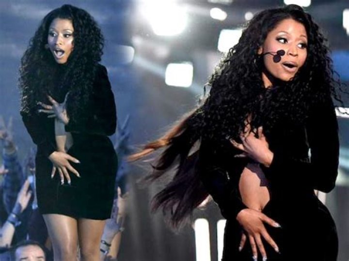 [PICS] Nicki Minaj’s Nip Slip During Vancouver Concert — Wardrobe Malfunction – Hollywood Life
