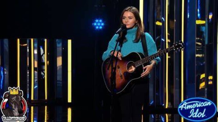 Pics Of Her Performances – Hollywood Life