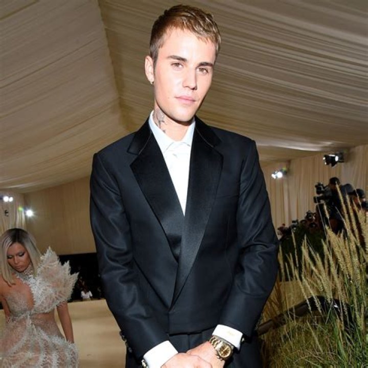 Pics Of Model & Justin Bieber’s Instagram Crush – Hollywood Life