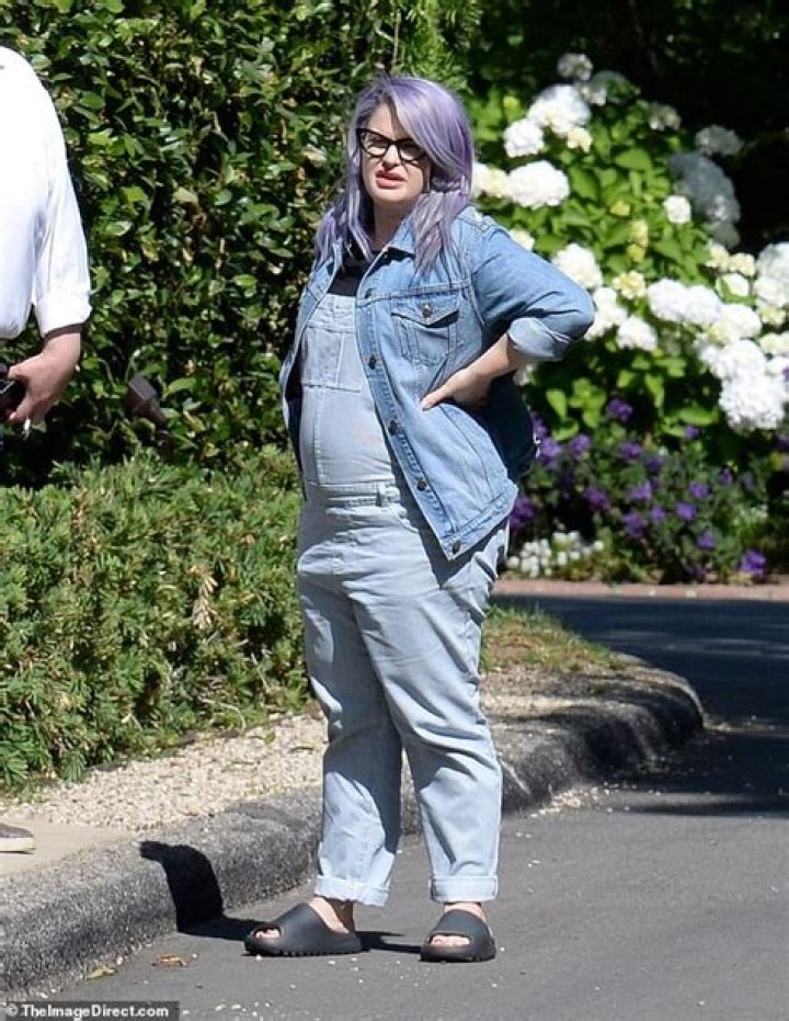 Pregnant Kelly Osbourne Rocks Overalls As She Goes House Hunting In LA: Photos