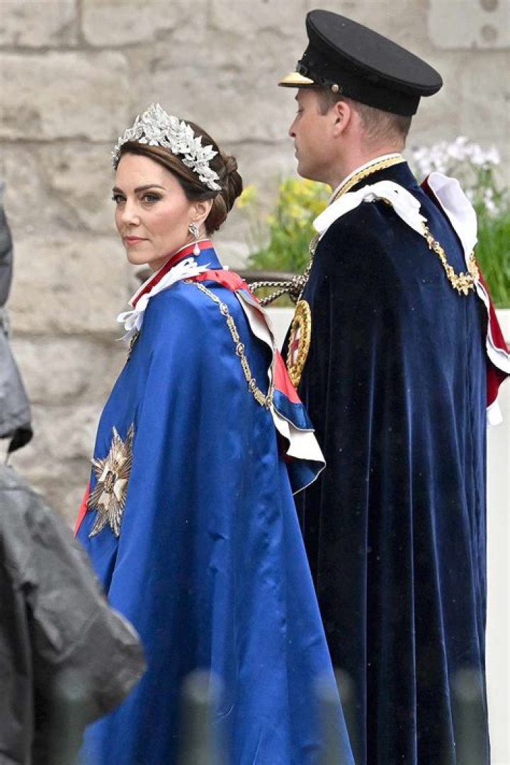 Prince William & Kate Middleton React To King’s Coronation With Tweet – Hollywood Life