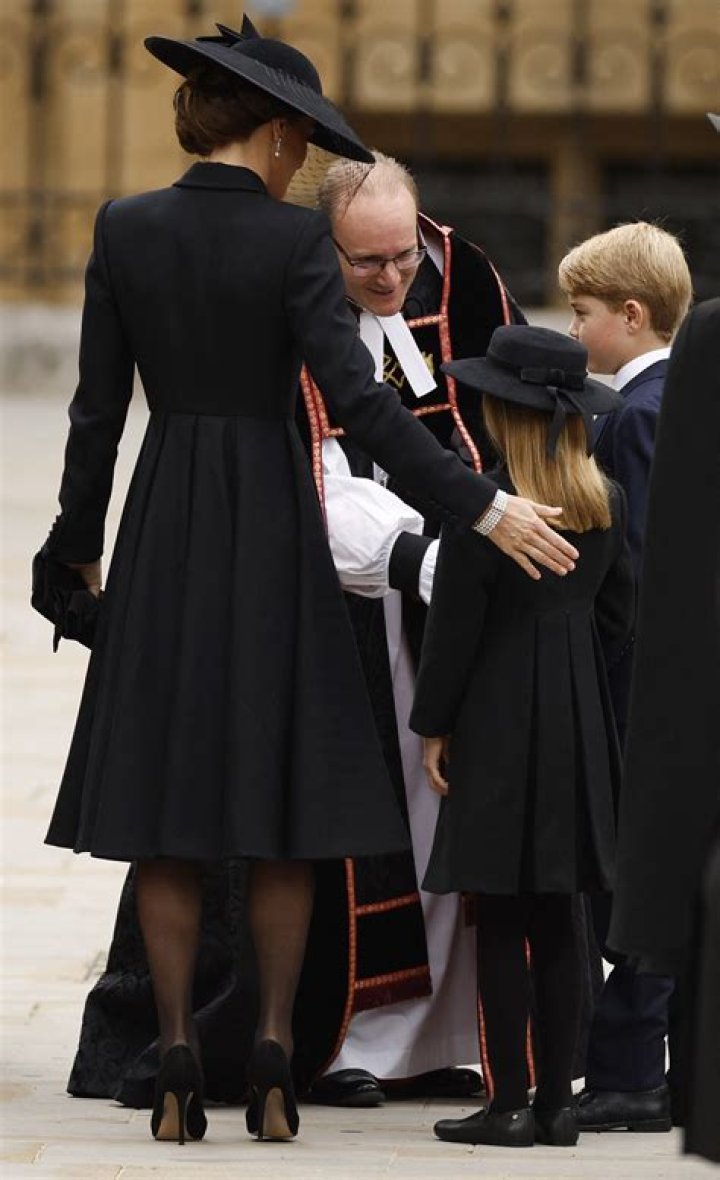 Princess Charlotte Cries & Is Comforted By Mom Kate Middleton At Queen’s Funeral
