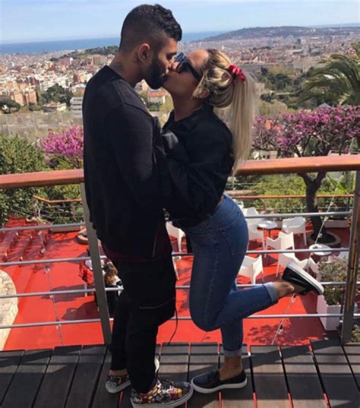 Rafaella Beckran & Gabriel Barbosa Dating? Neymar’s Sister Kisses His Teammate – Hollywood Life