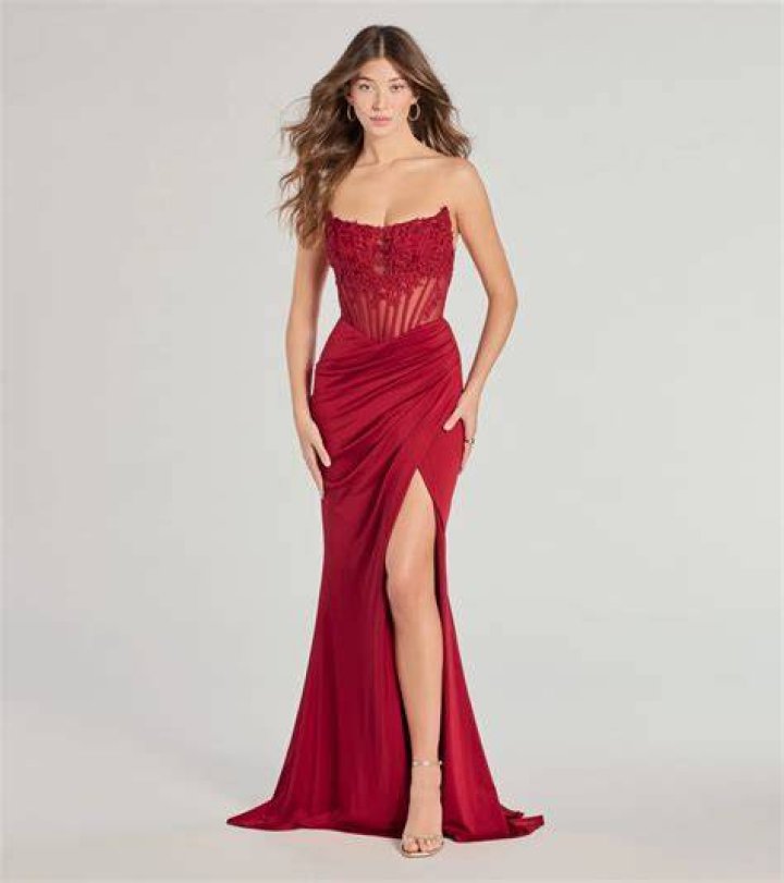 Red Strapless Gown – Hollywood Life